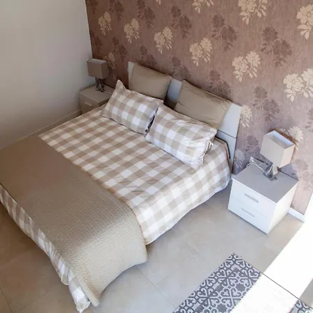 Myr Apartment *